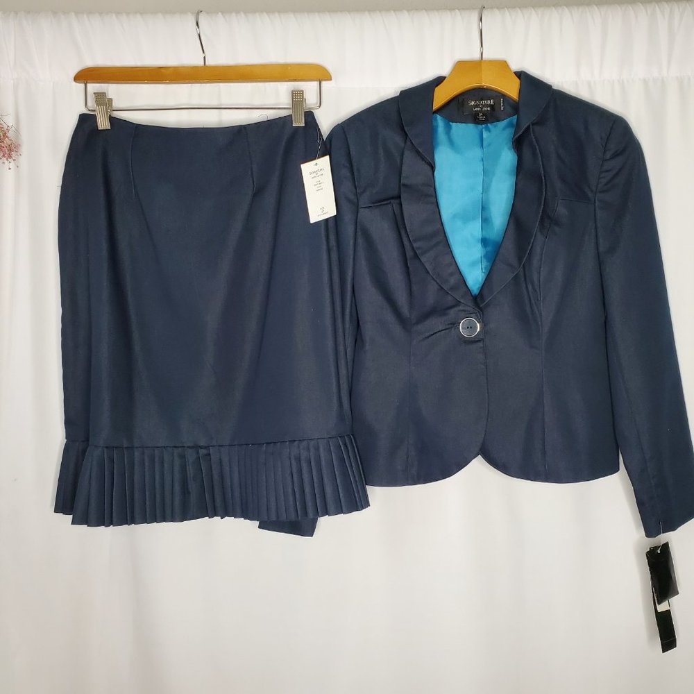Signature Larry Levine Size 2P Women's 2-pc set Skirt Suit navy- NWT
